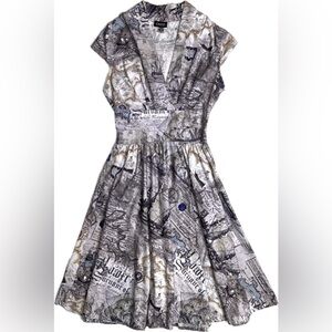Retrolicious - Vintage 50’s Printed V-neck Midi Dress